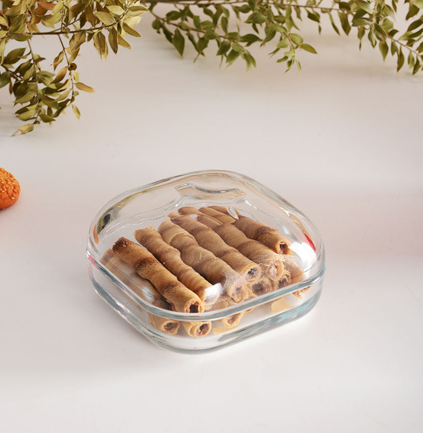 Paşabahçe Plus clear covered container with biscuits