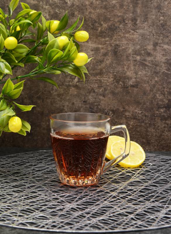 Paşabahçe Safir mug containing tea