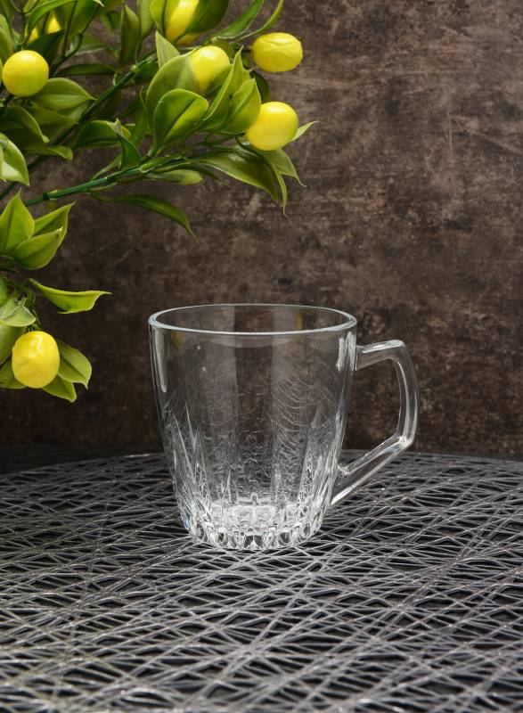 Paşabahçe Safir clear handled mug on a table
