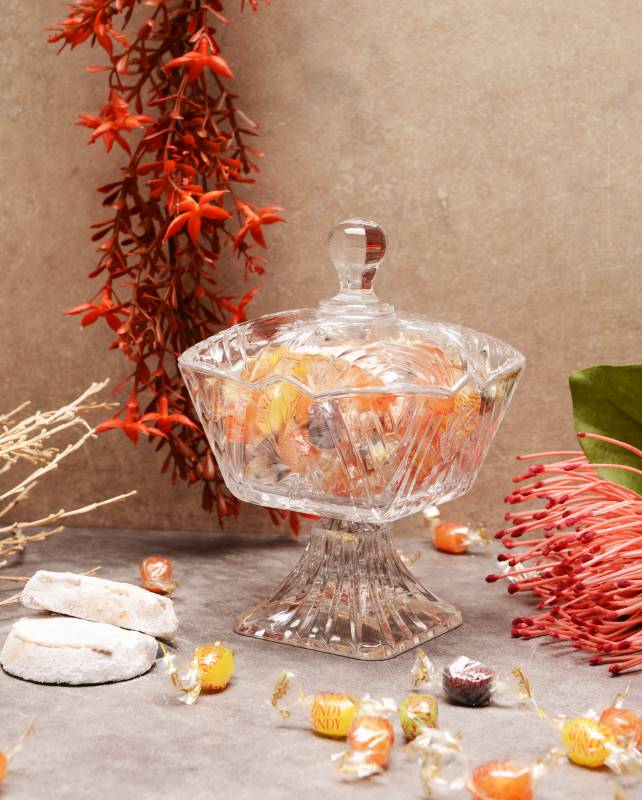 Paşabahçe Stella covered footed candy bowl containing sweets