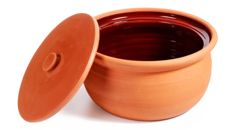Tureks casserole pot with lid beside it, showing the inner finish