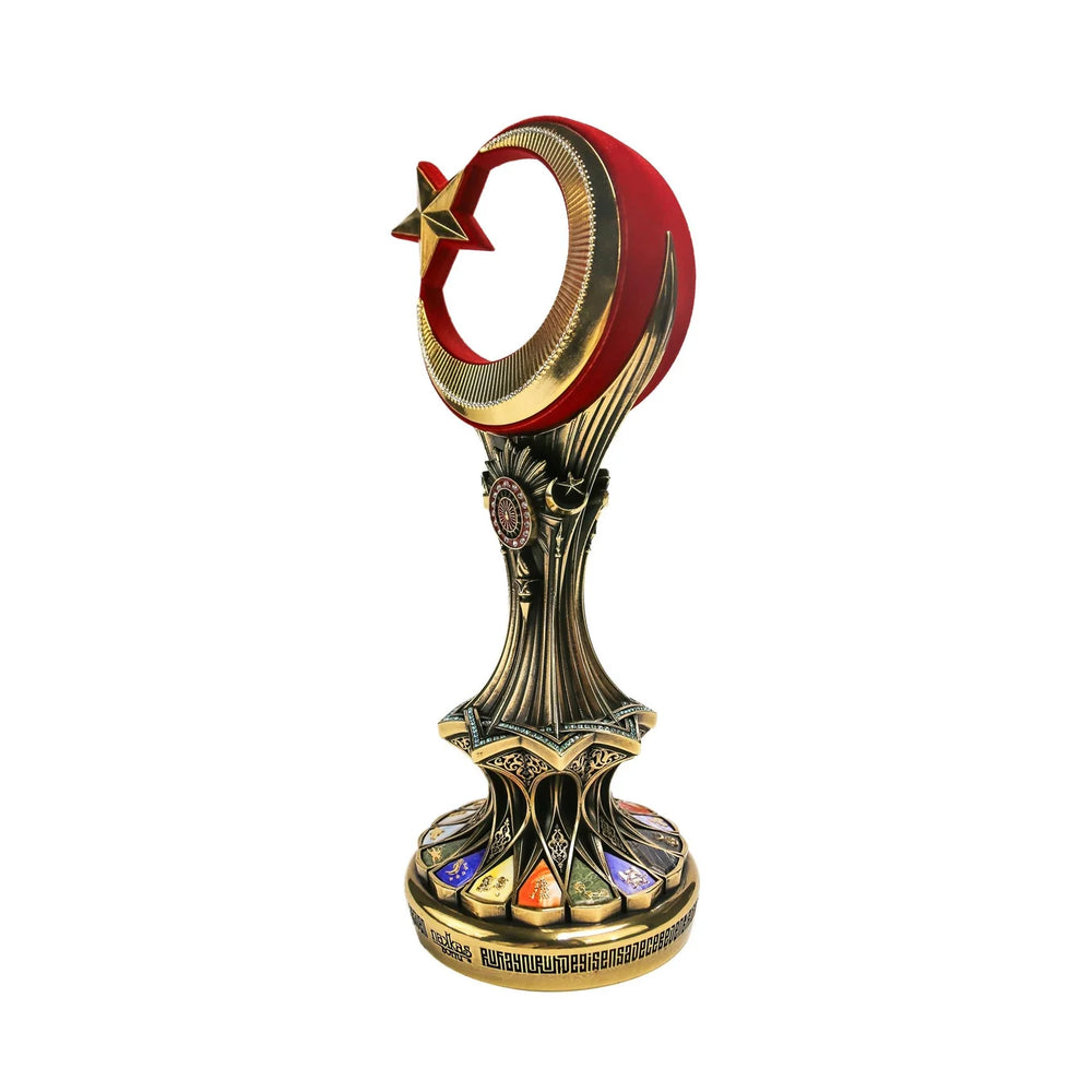 Side angled view of the Türkboytu crescent and star ornament