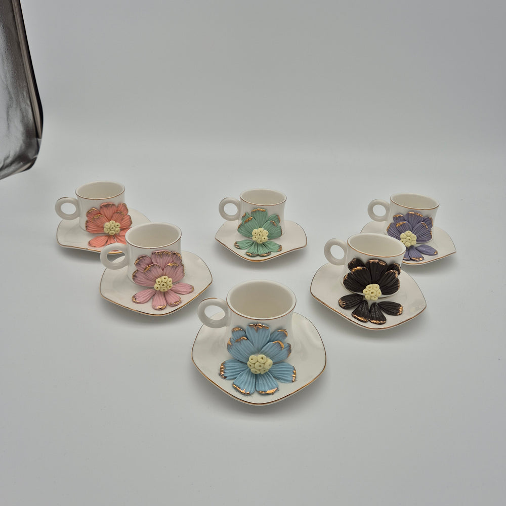 Daisy coffee set with mixed-colour flowers on cups and saucers