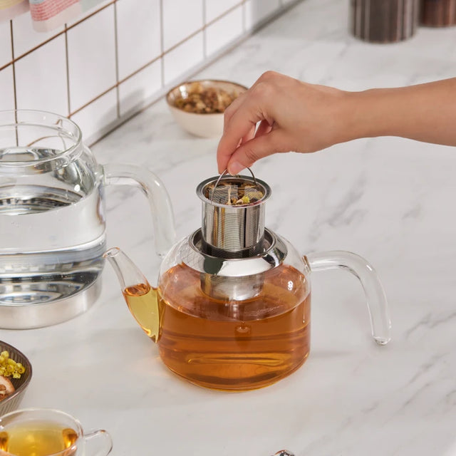 Close-up of removing the Panora tea infuser