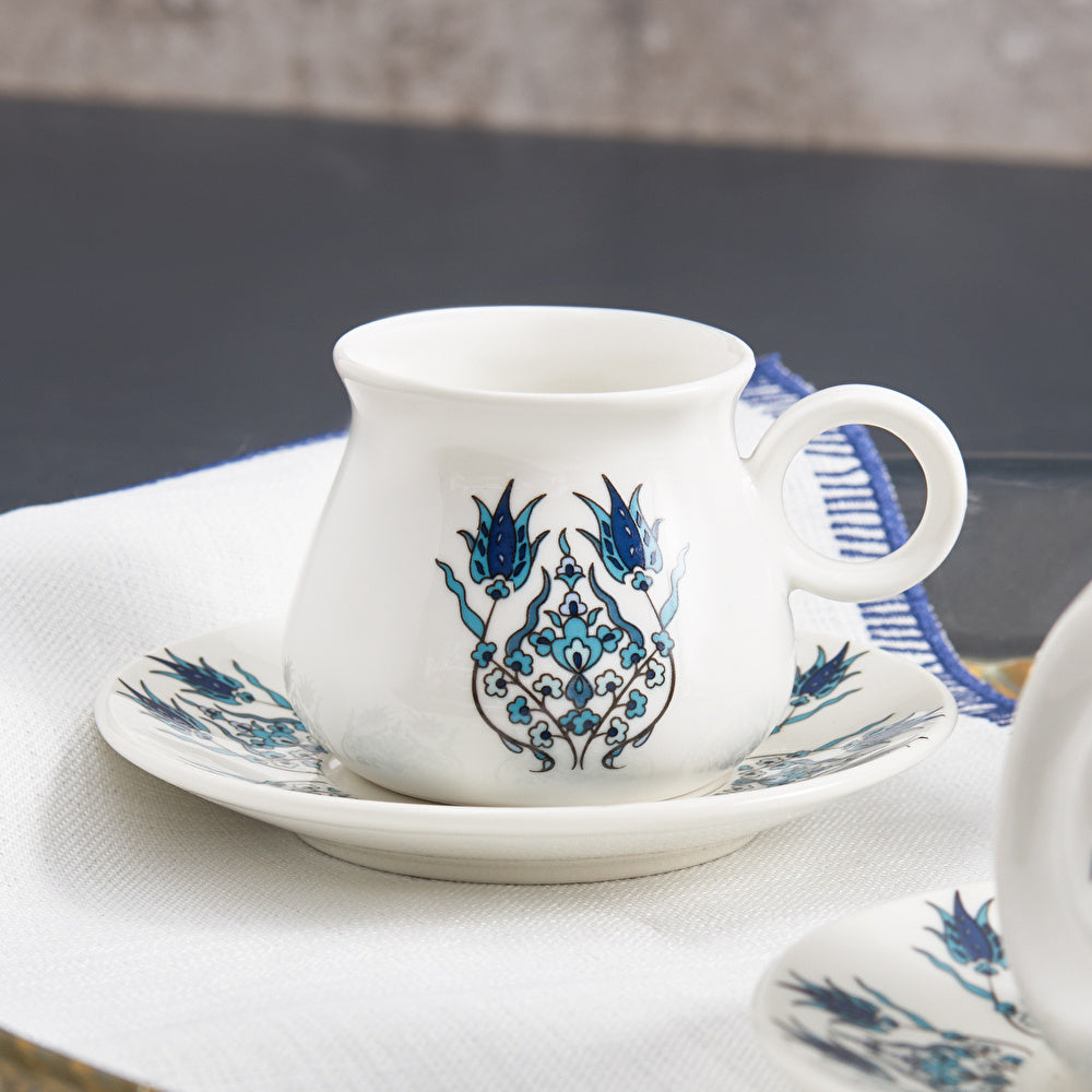 Karaca Bursa cup and saucer in a table setting