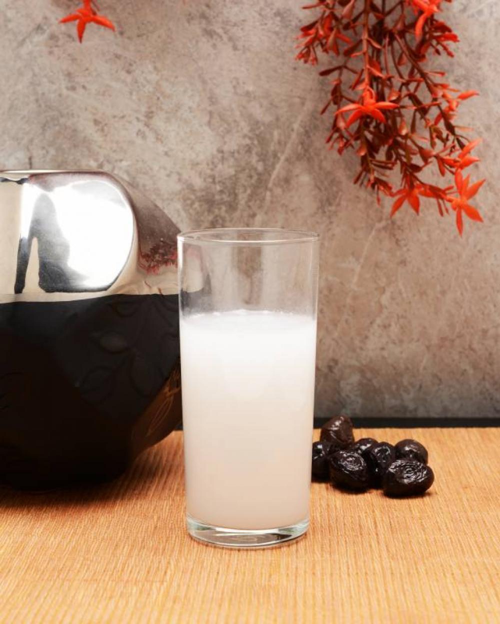 Glass4You Tall clear tumbler containing a white drink