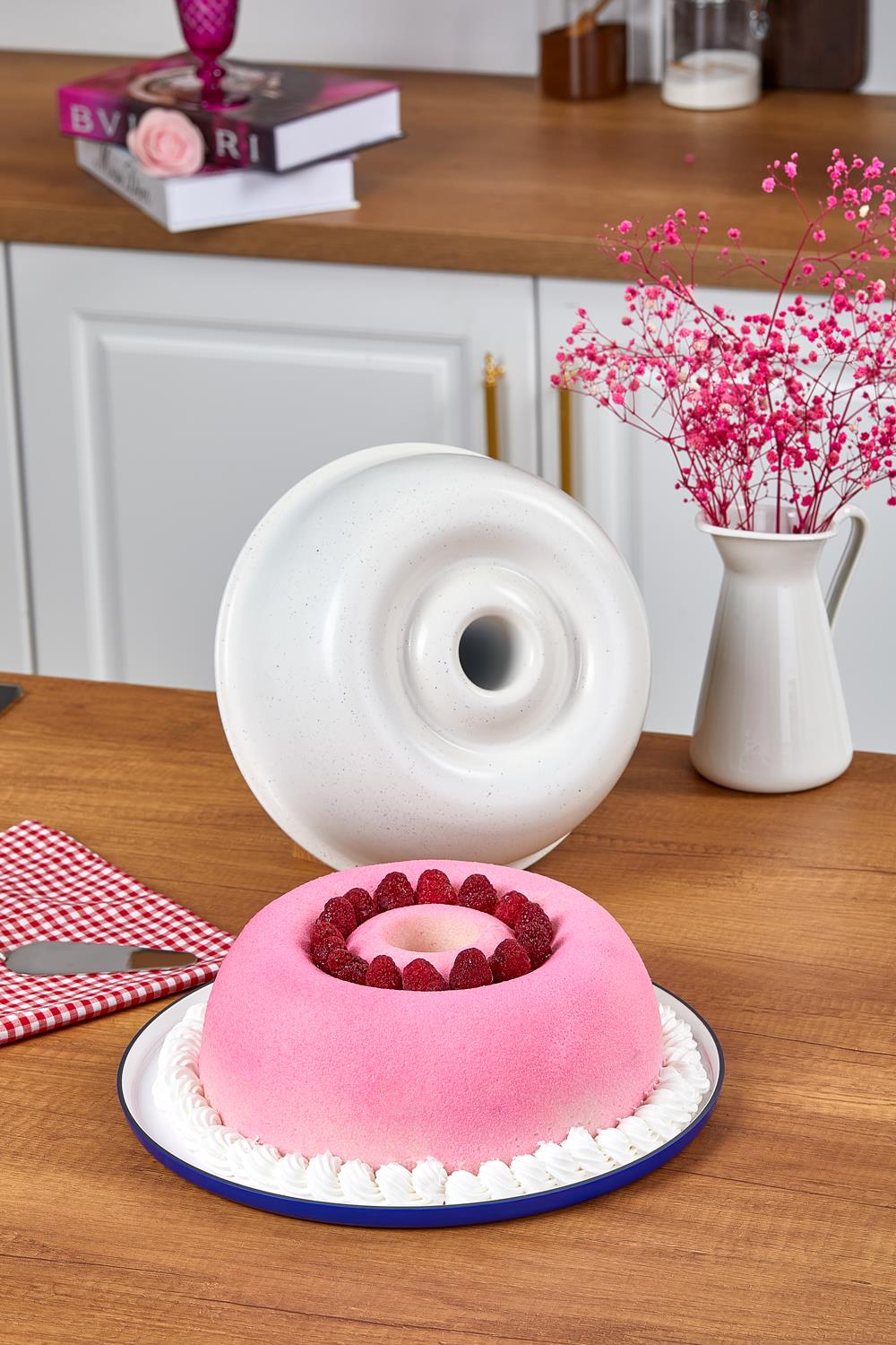 Taç Drop Ring Cake Tin, Cream