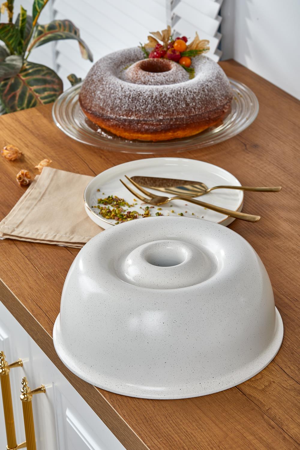 Taç Drop Ring Cake Tin, Cream